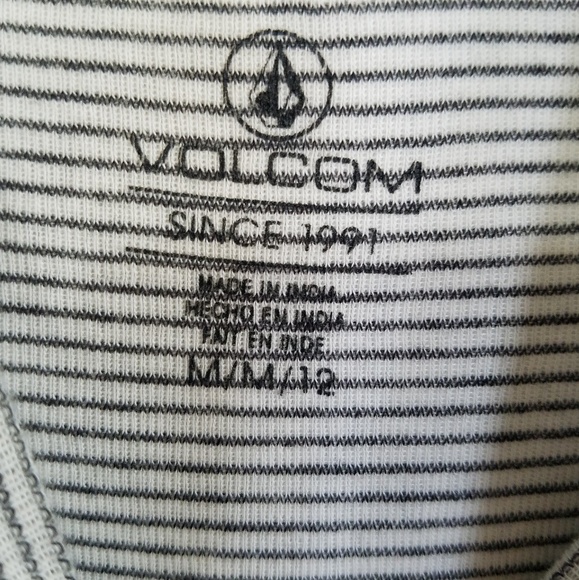 Vol-Com mock turtleneck crop top - Picture 2 of 8